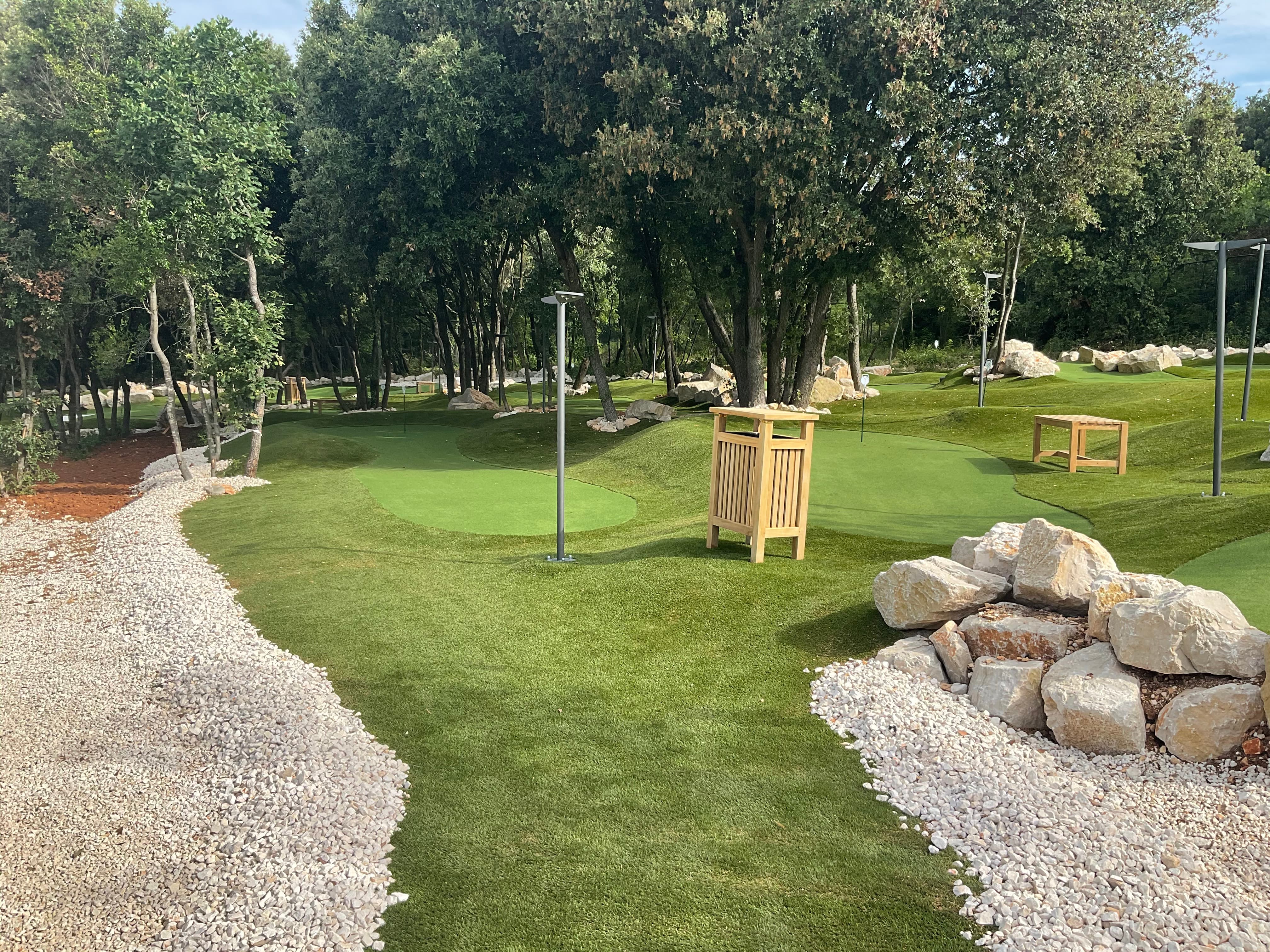 Exclusive Mini Golf Kamp Veštar